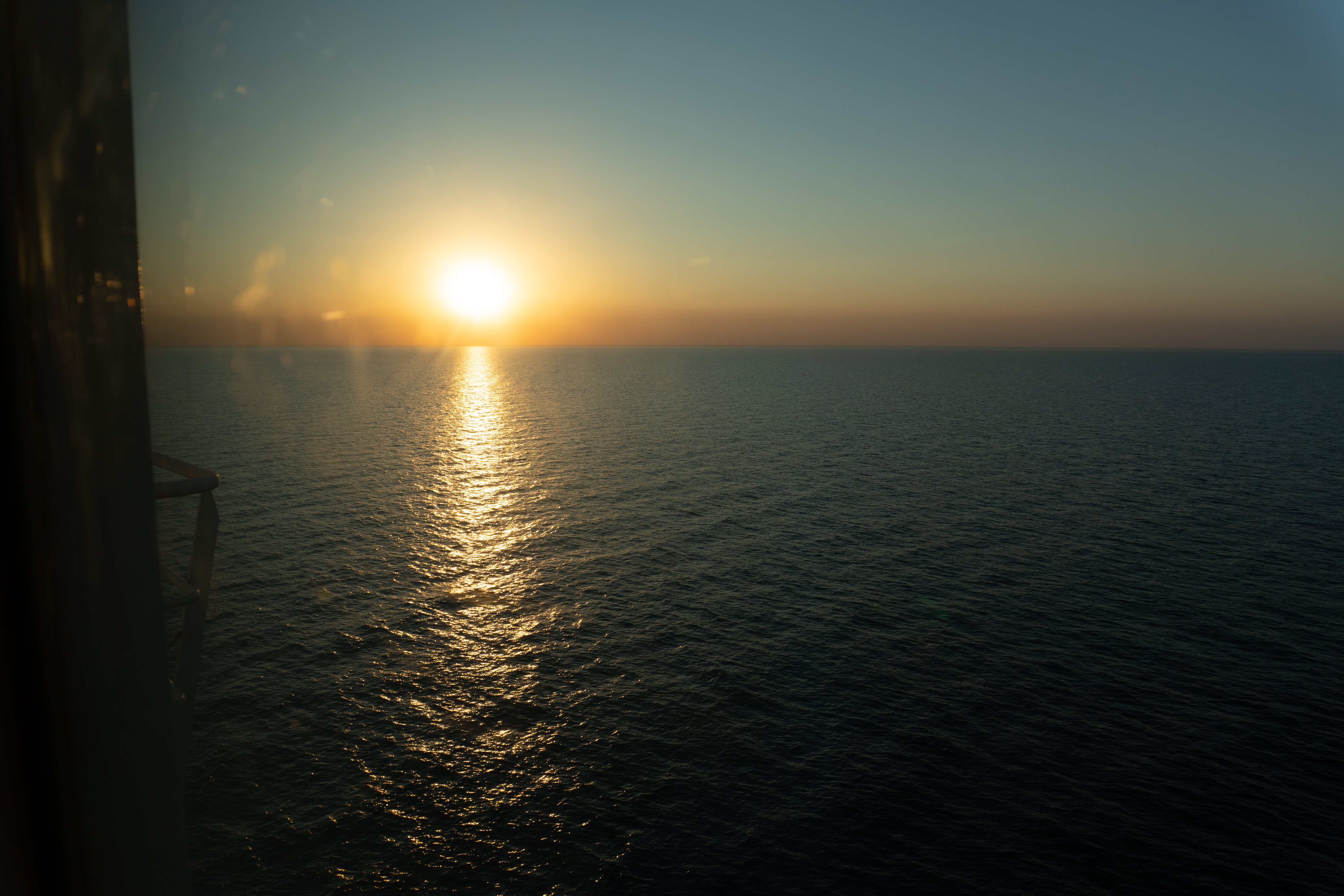 Auringonlasku laivalla